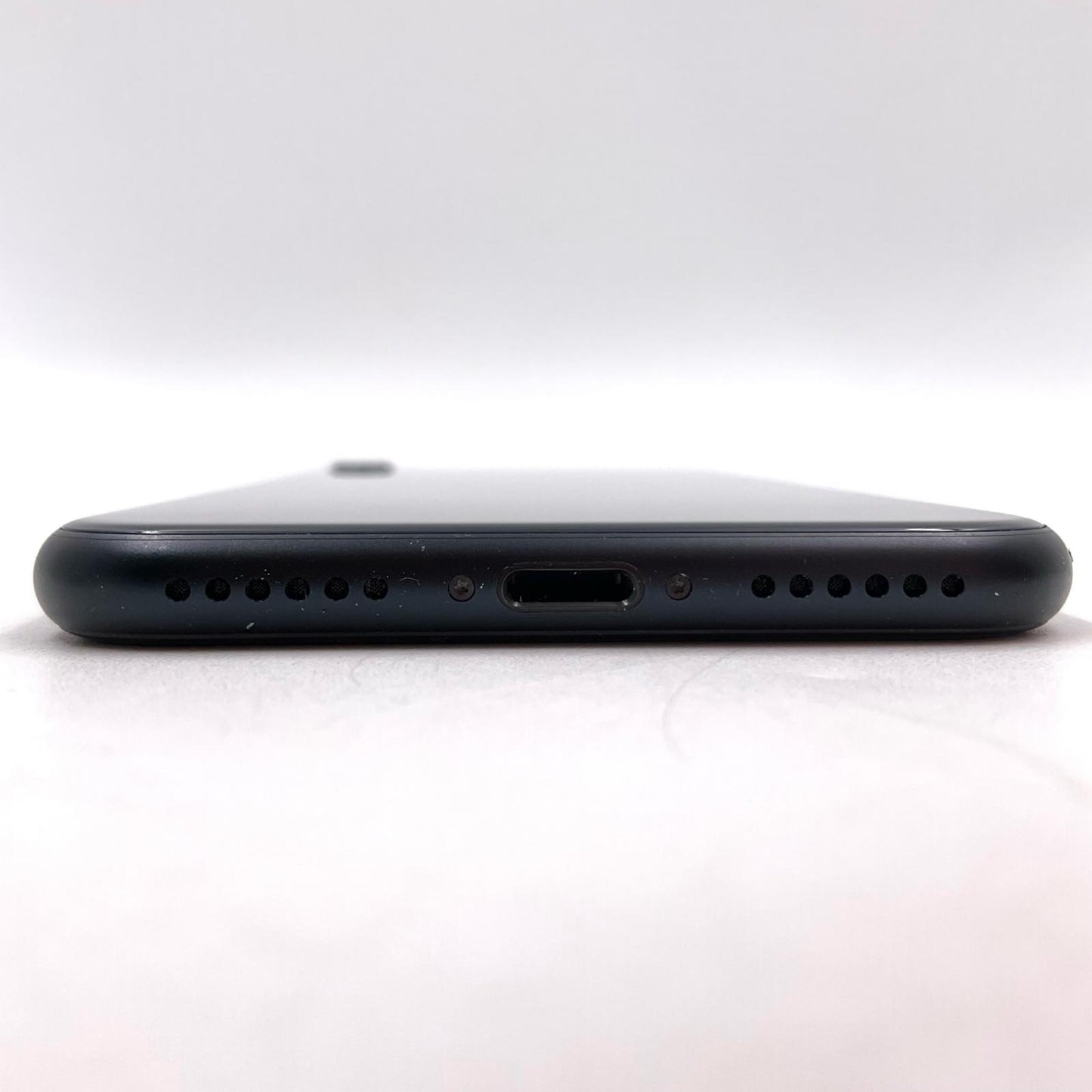 【全額返金保証】【最速発送】Apple iPhone iPhone SE（第3世代） 128GB ミッドナイト au 白ロム 動作確認済 84%