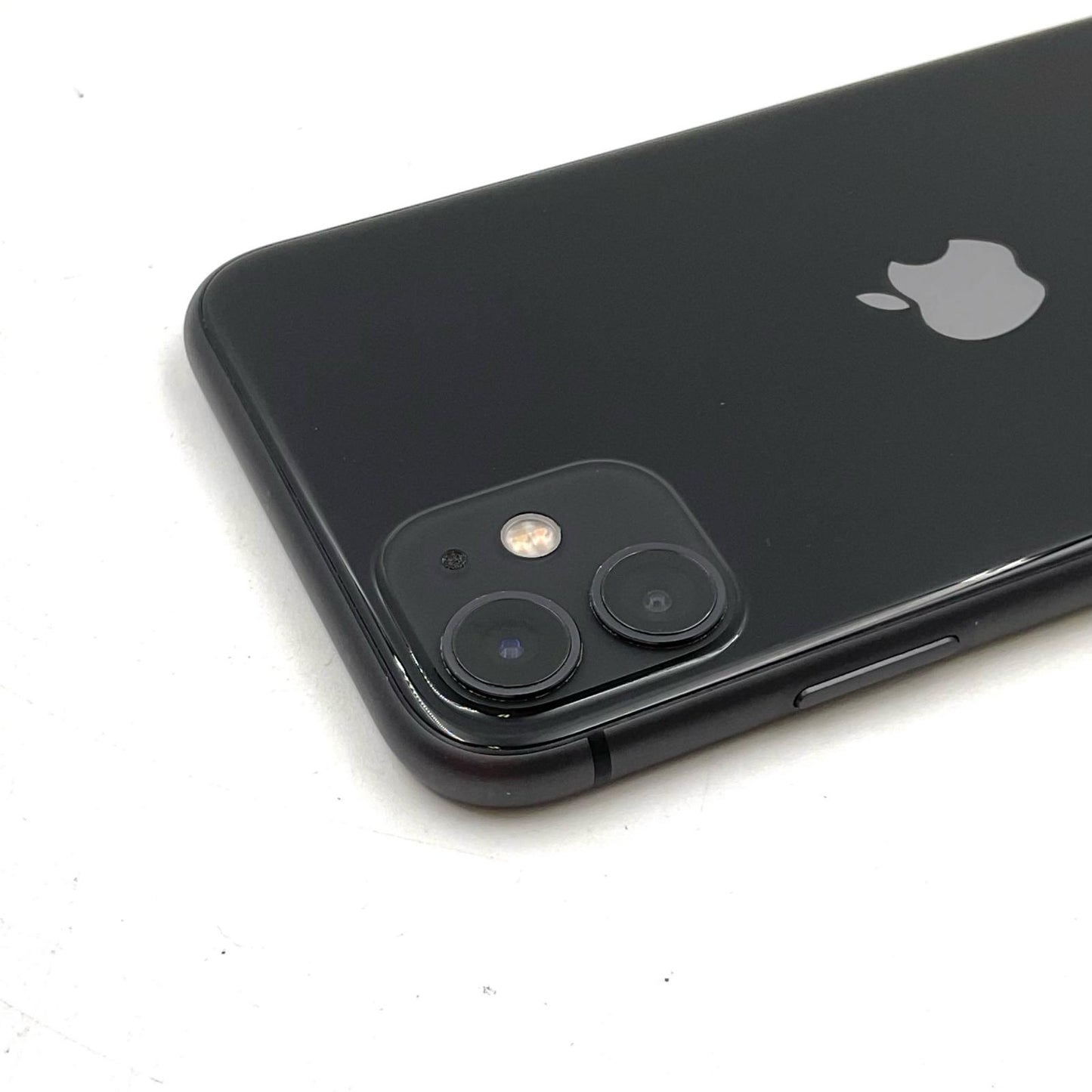 【全額返金保証】【最速発送】Apple iPhone iPhone 11 128GB ブラック docomo 白ロム 動作確認済 72%
