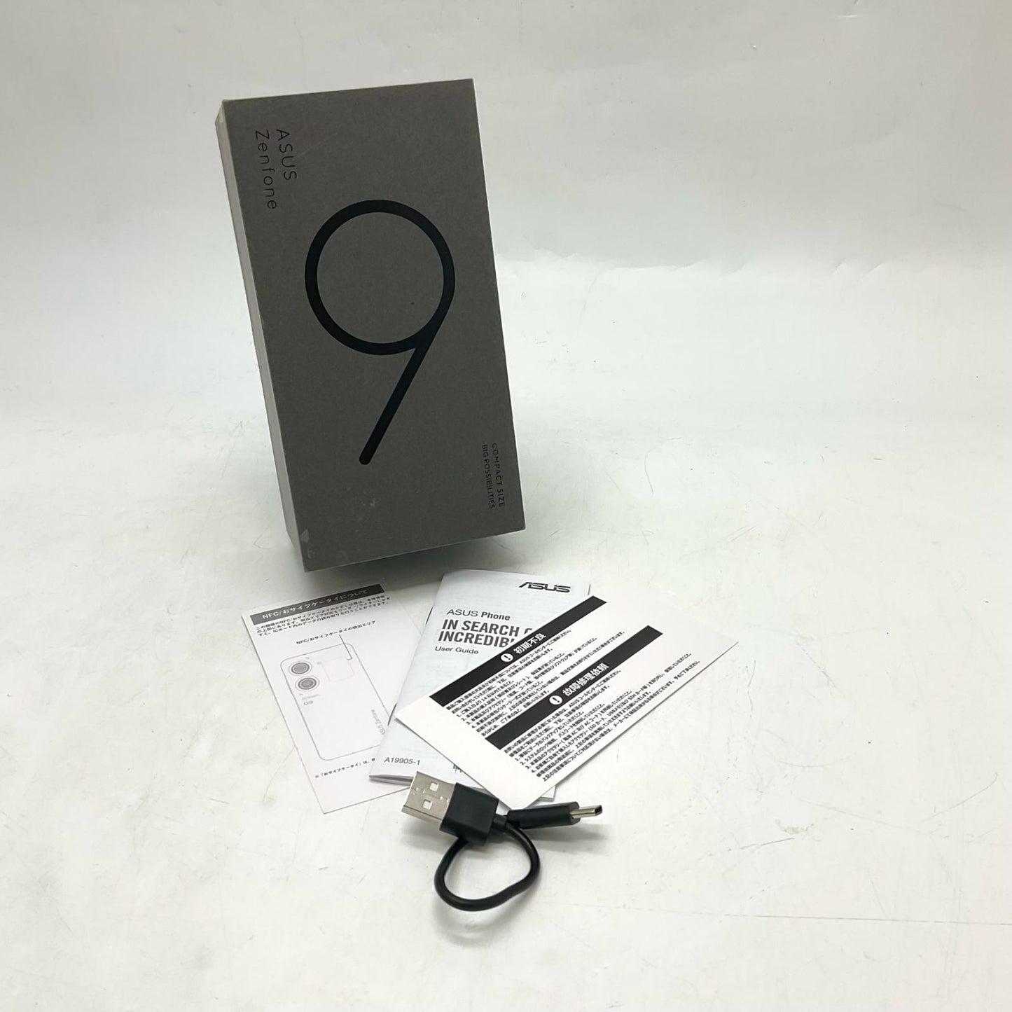 【最速発送】ASUS Zenfone9 128GB ムーンライトホワイト 白ロム【難有】