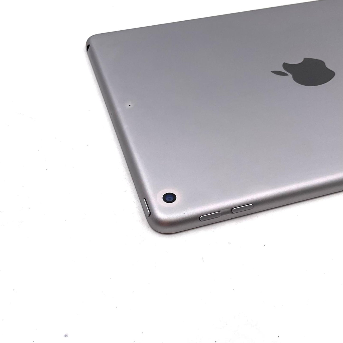 【全額返金保証】【最速発送】Apple iPad iPad 9.7インチ 第6世代 32GB スペースグレイ Wi-Fi 美品 動作確認済