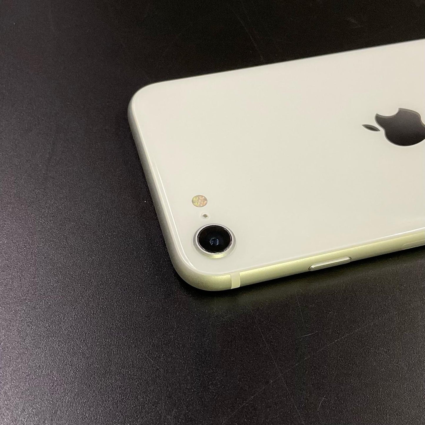 【全額返金保証】【最速発送】Apple iPhone iPhone SE（第2世代） 64GB ホワイト Softbank SIMフリー 白ロム 動作確認済 78%