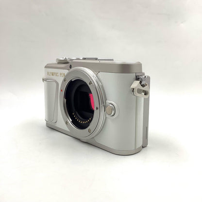【全額返金保証】【最速発送】OLYMPUS デジタル一眼 PEN E-PL9 ボディ [ホワイト] 美品 動作確認済