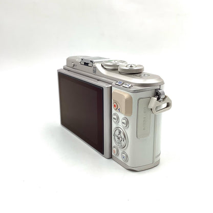 【全額返金保証】【最速発送】OLYMPUS デジタル一眼 PEN E-PL9 ボディ [ホワイト] 美品 動作確認済