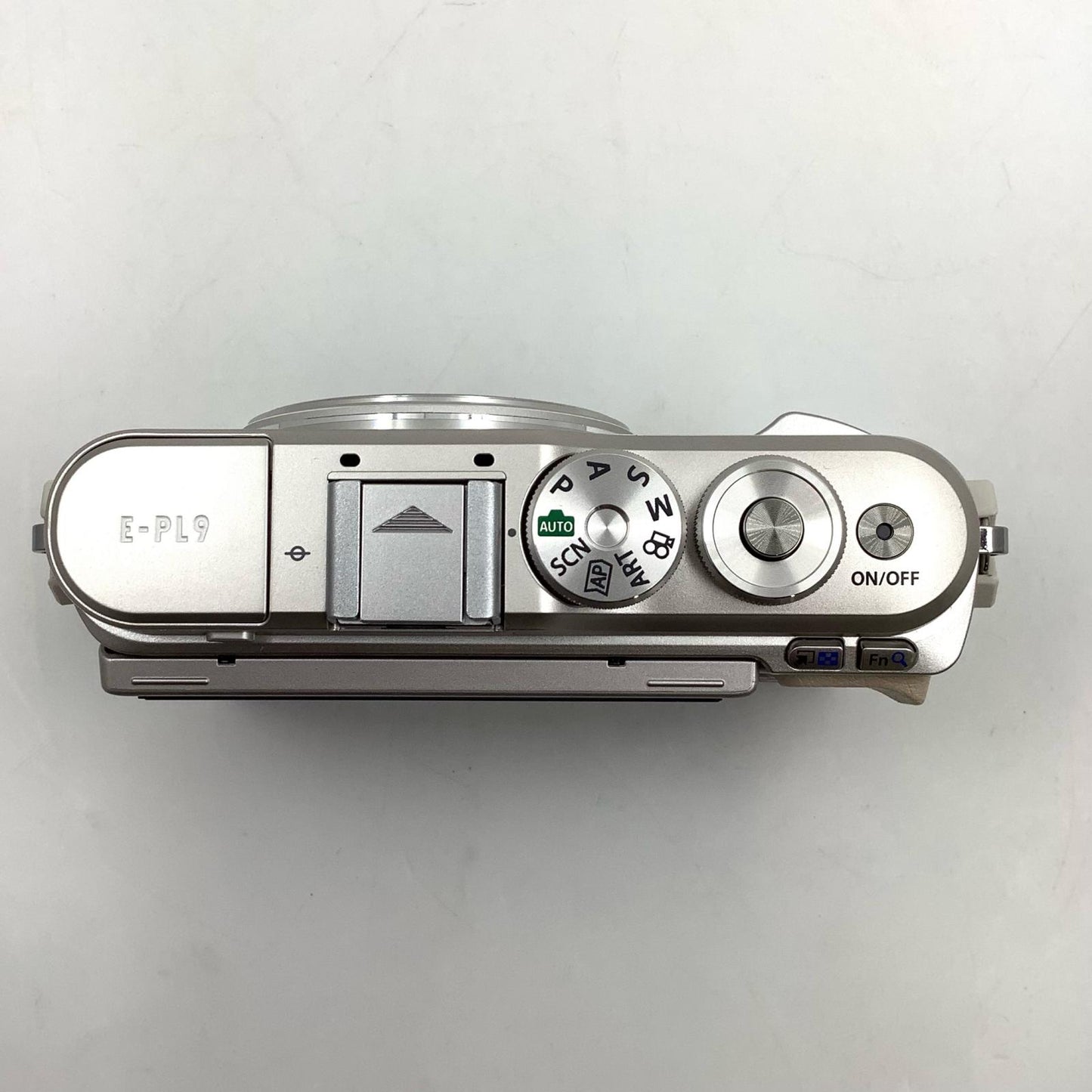 【全額返金保証】【最速発送】OLYMPUS デジタル一眼 PEN E-PL9 ボディ [ホワイト] 美品 動作確認済