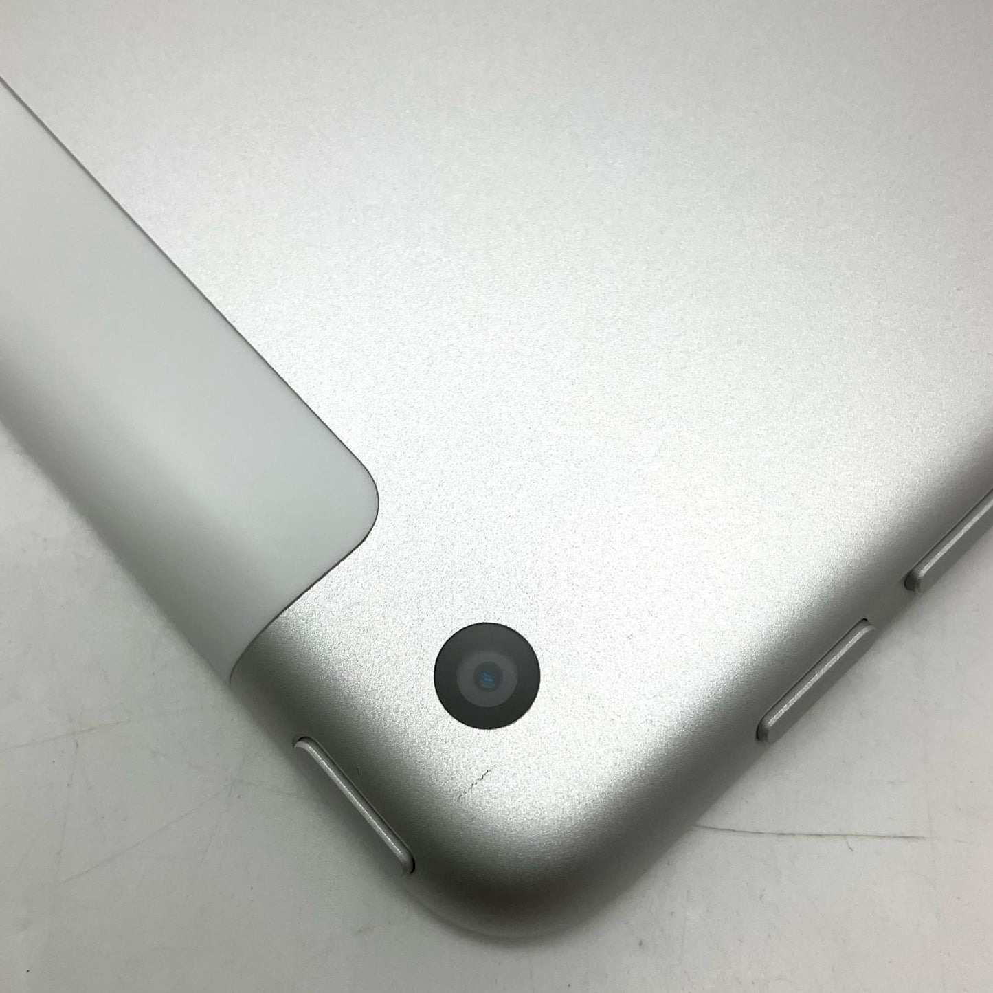 【最速発送】Apple iPad iPad 10.2インチ 第9世代 64GB シルバー WiFi+Cellular Softbank 白ロム【難有】