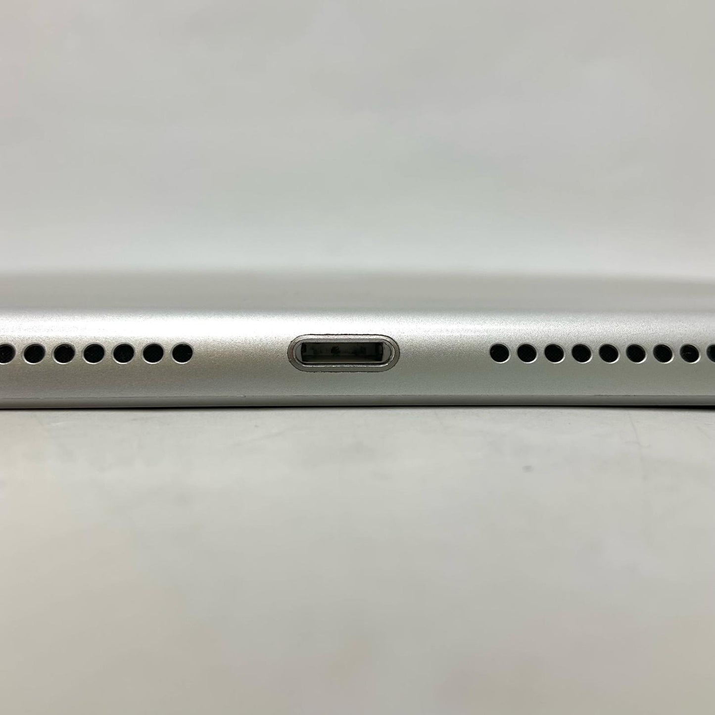 【最速発送】Apple iPad iPad 10.2インチ 第9世代 64GB シルバー WiFi+Cellular Softbank 白ロム【難有】