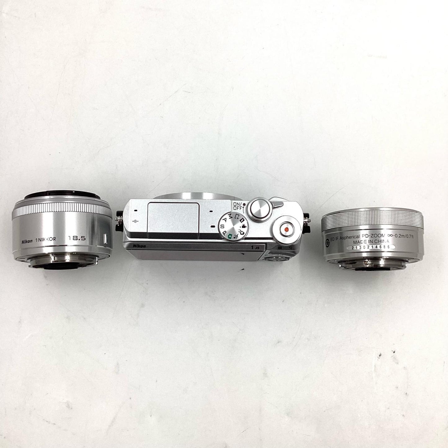 【全額返金保証】【最速発送】Nikon デジタル一眼 Nikon 1 J5 ダブルレンズキット シルバー 美品 動作確認済