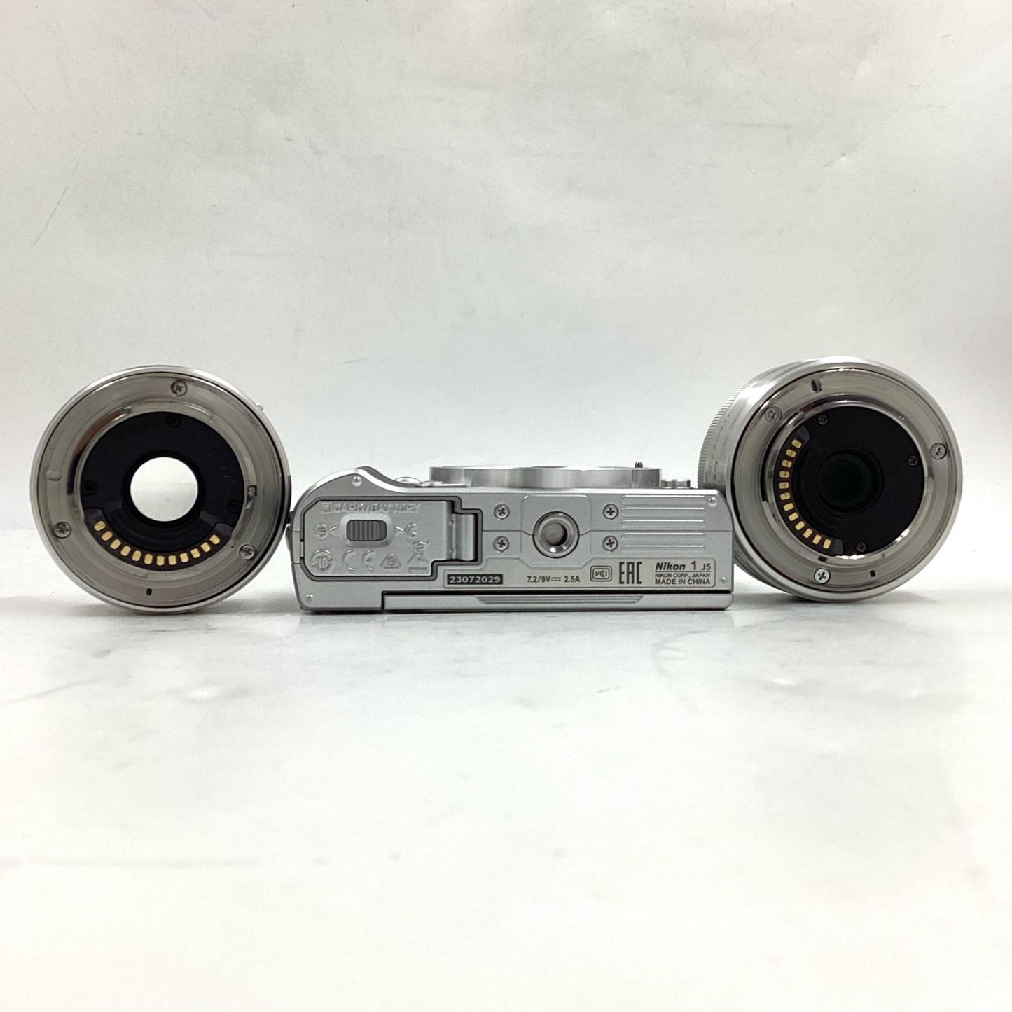 【全額返金保証】【最速発送】Nikon デジタル一眼 Nikon 1 J5 ダブルレンズキット シルバー 美品 動作確認済