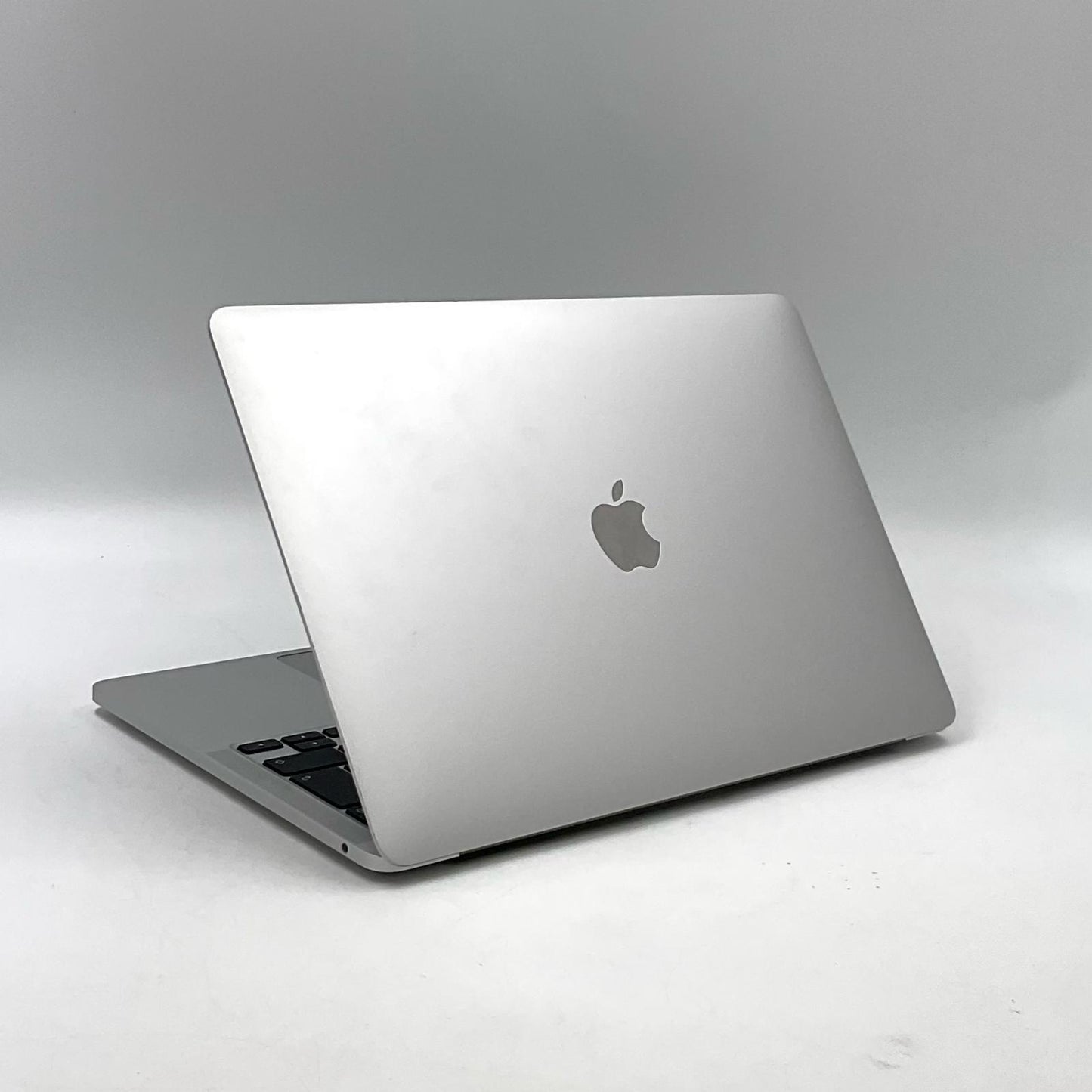 【全額返金保証】【最速発送】Apple MacBook Pro 13インチ 2022 Apple M2 8GB 512GB シルバー 86% 美品 動作確認済