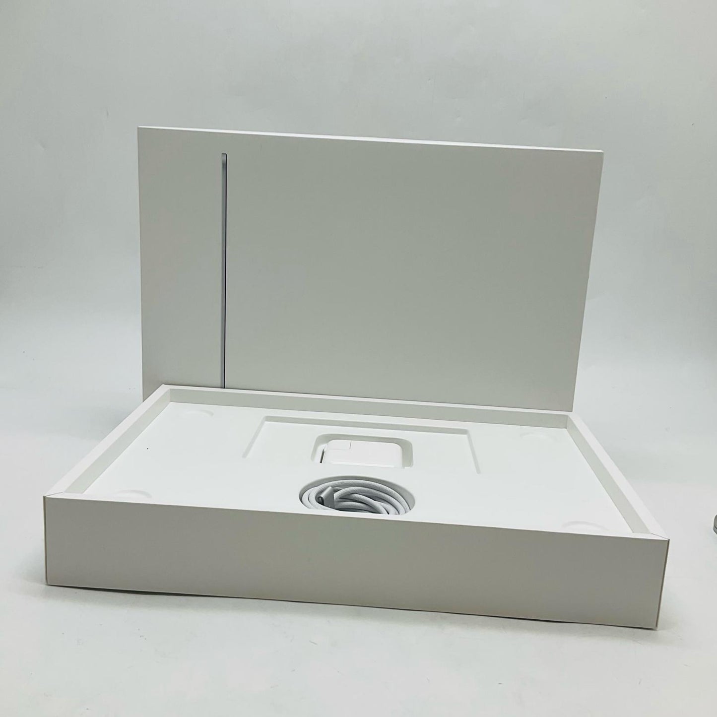 【全額返金保証】【最速発送】Apple MacBook Air 13.6インチ 2022 M2 8コア 16GB 256GB シルバー 98% 美品 動作確認済