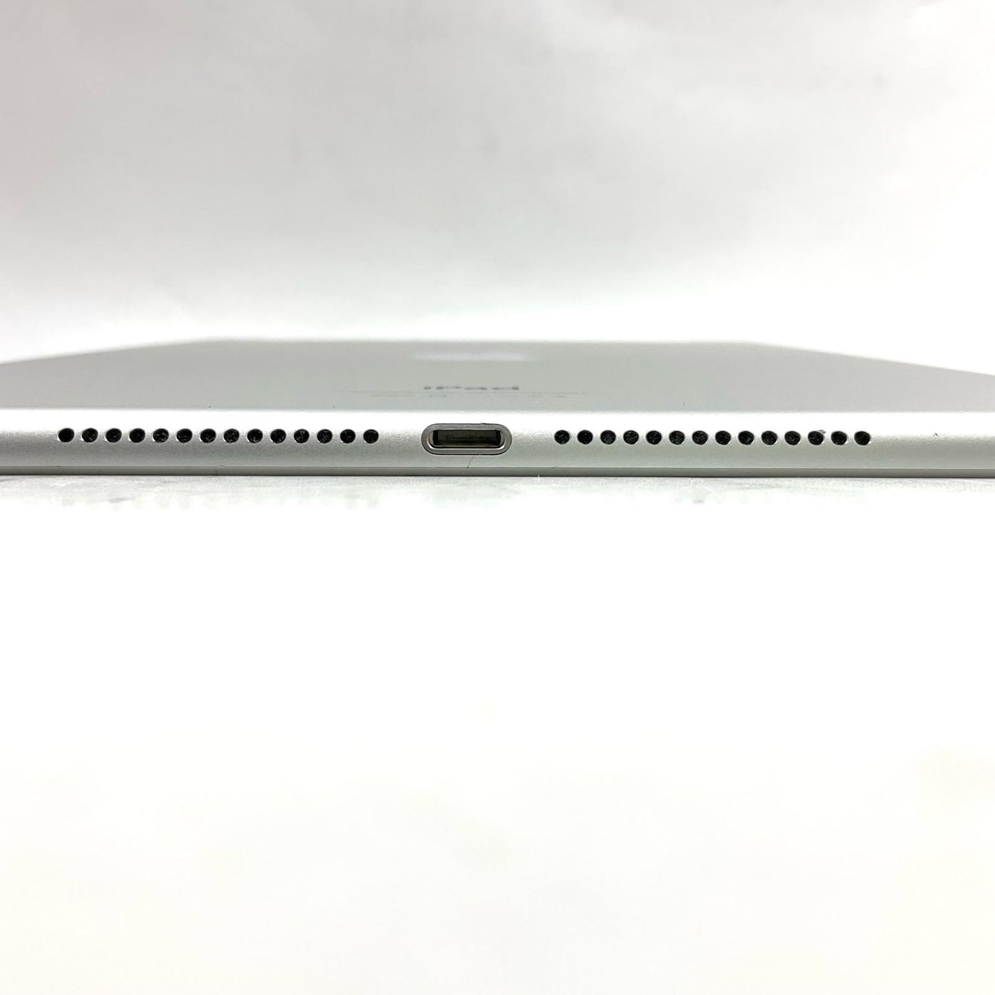 【全額返金保証】【最速発送】Apple iPad Air 9.7インチ 第2世代 16GB シルバー WiFi+Cellular docomo 白ロム 動作確認済
