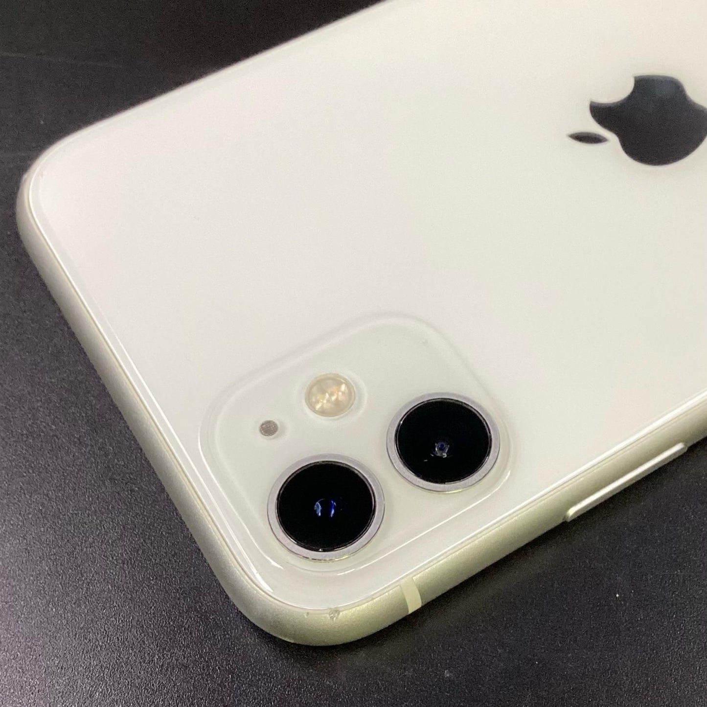 【全額返金保証】【最速発送】Apple iPhone iPhone 11 128GB ホワイト SIMフリー 白ロム 動作確認済 76%