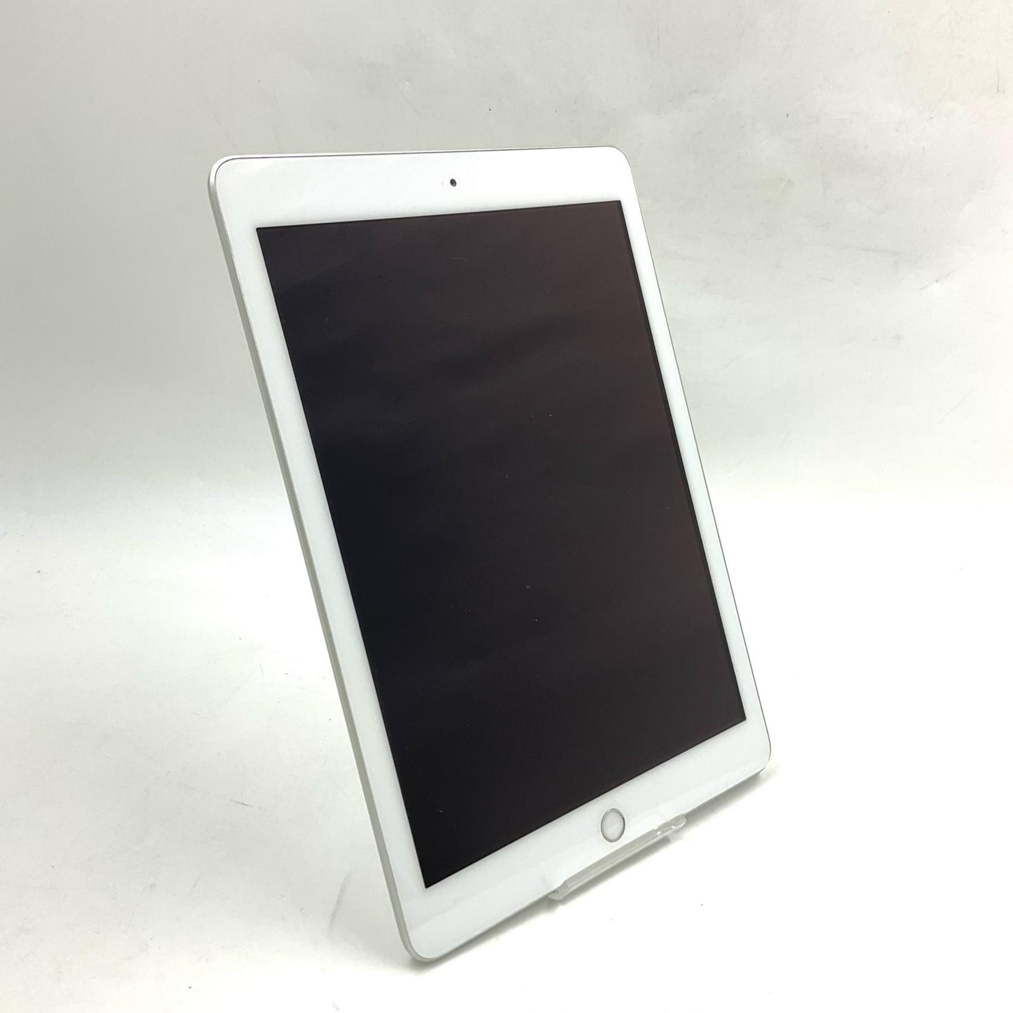 【全額返金保証】【最速発送】Apple iPad iPad 9.7インチ 第6世代 32GB シルバー Wi-Fi 動作確認済