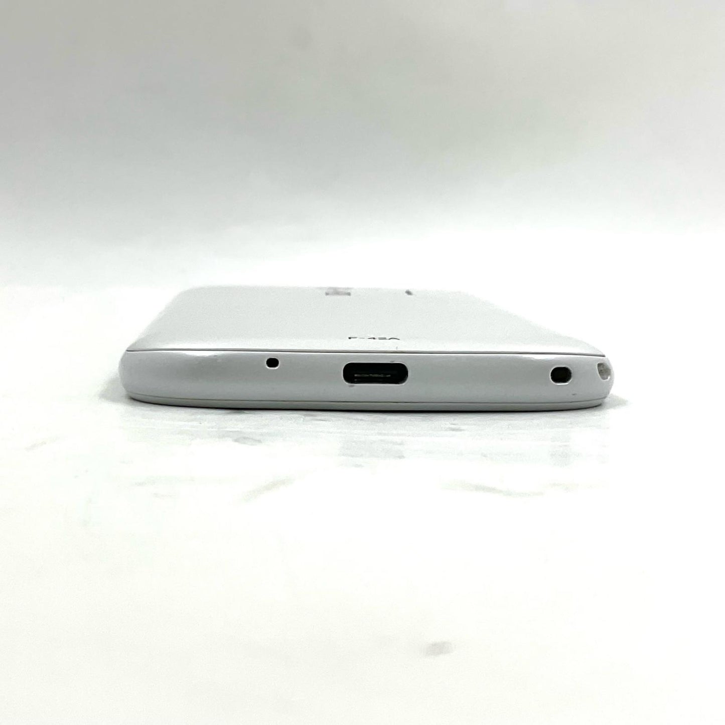 【全額返金保証】【最速発送】富士通 らくらくスマートフォン 32GB ホワイト docomo F-42A 白ロム 美品 動作確認済