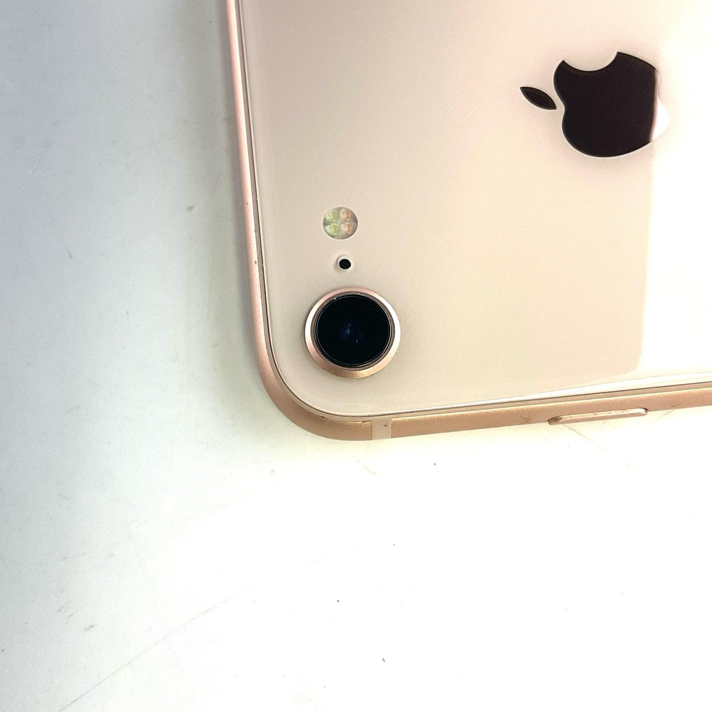 【全額返金保証】【最速発送】Apple iPhone iPhone 8 64GB ゴールド docomo 白ロム 動作確認済 75%