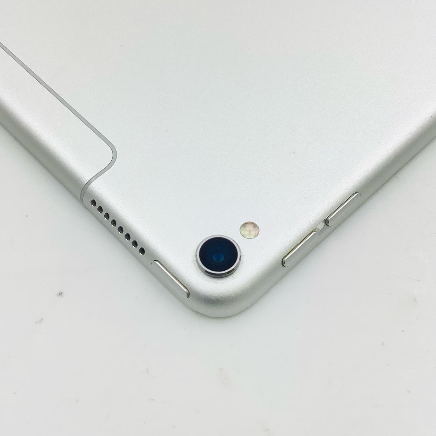 【全額返金保証】【最速発送】Apple iPad Pro 10.5インチ 64GB シルバー WiFi+Cellular au 白ロム 動作確認済