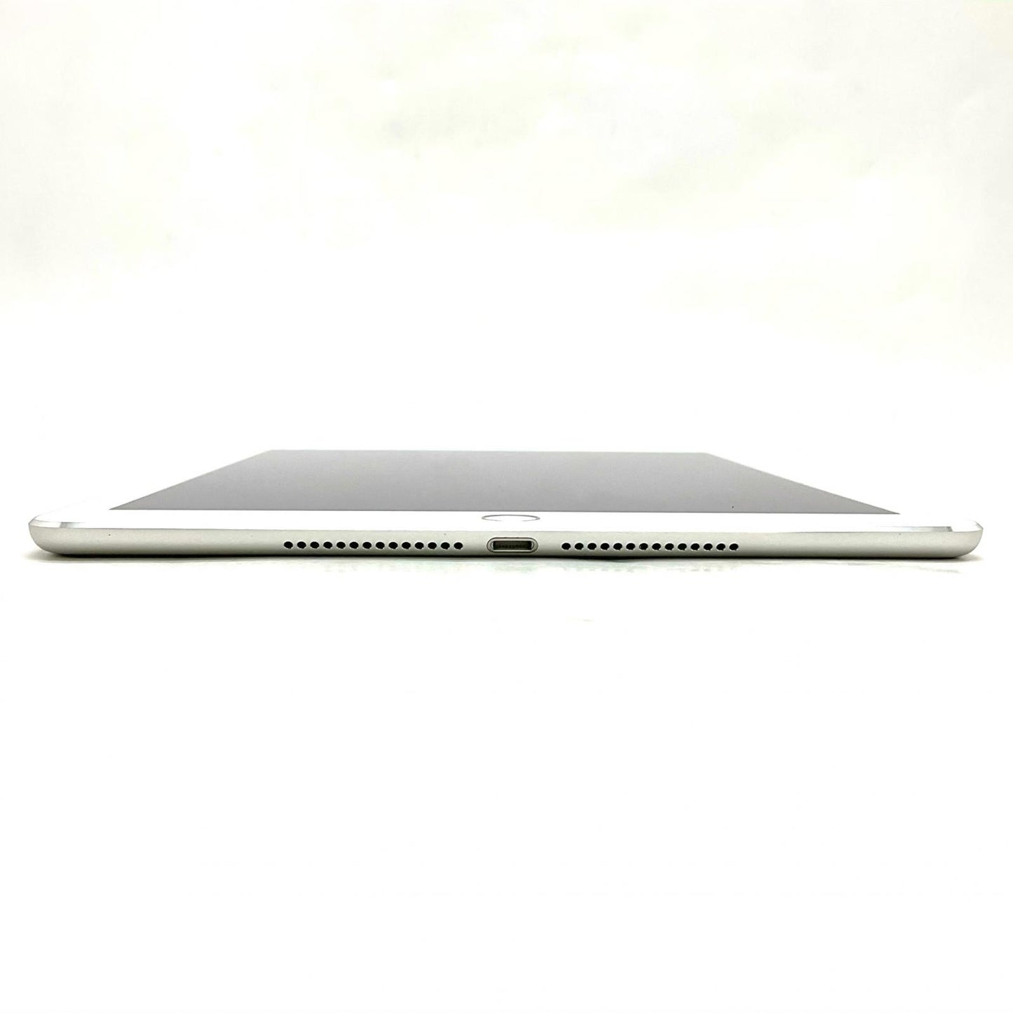 【全額返金保証】【最速発送】Apple iPad Air 9.7インチ 第2世代 16GB シルバー WiFi+Cellular docomo 白ロム 美品 動作確認済