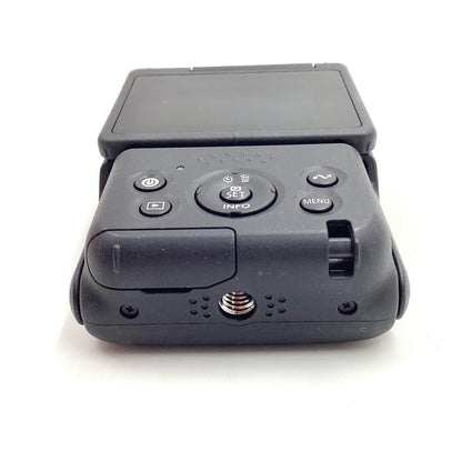 【全額返金保証】【最速発送】Canon コンパクトデジタルカメラ PowerShot V10 トライポッドグリップキット ブラック 美品 動作確認済