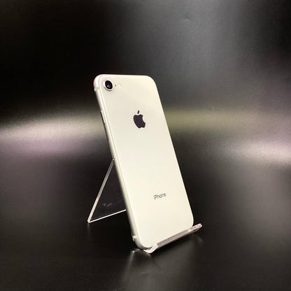【全額返金保証】【最速発送】Apple iPhone iPhone 8 64GB シルバー docomo SIMフリー 白ロム 動作確認済 77%