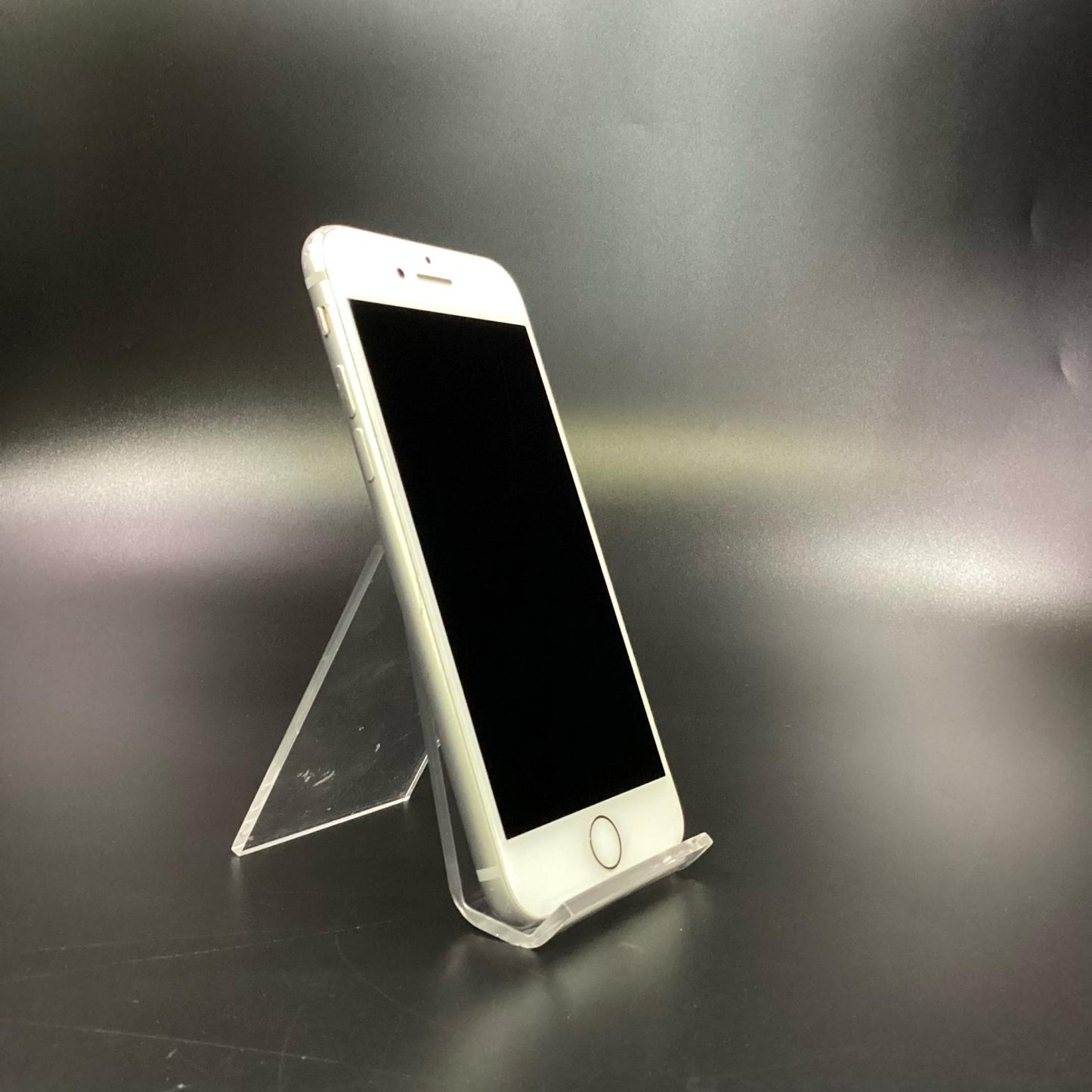 【全額返金保証】【最速発送】Apple iPhone iPhone 8 64GB シルバー docomo SIMフリー 白ロム 動作確認済 77%