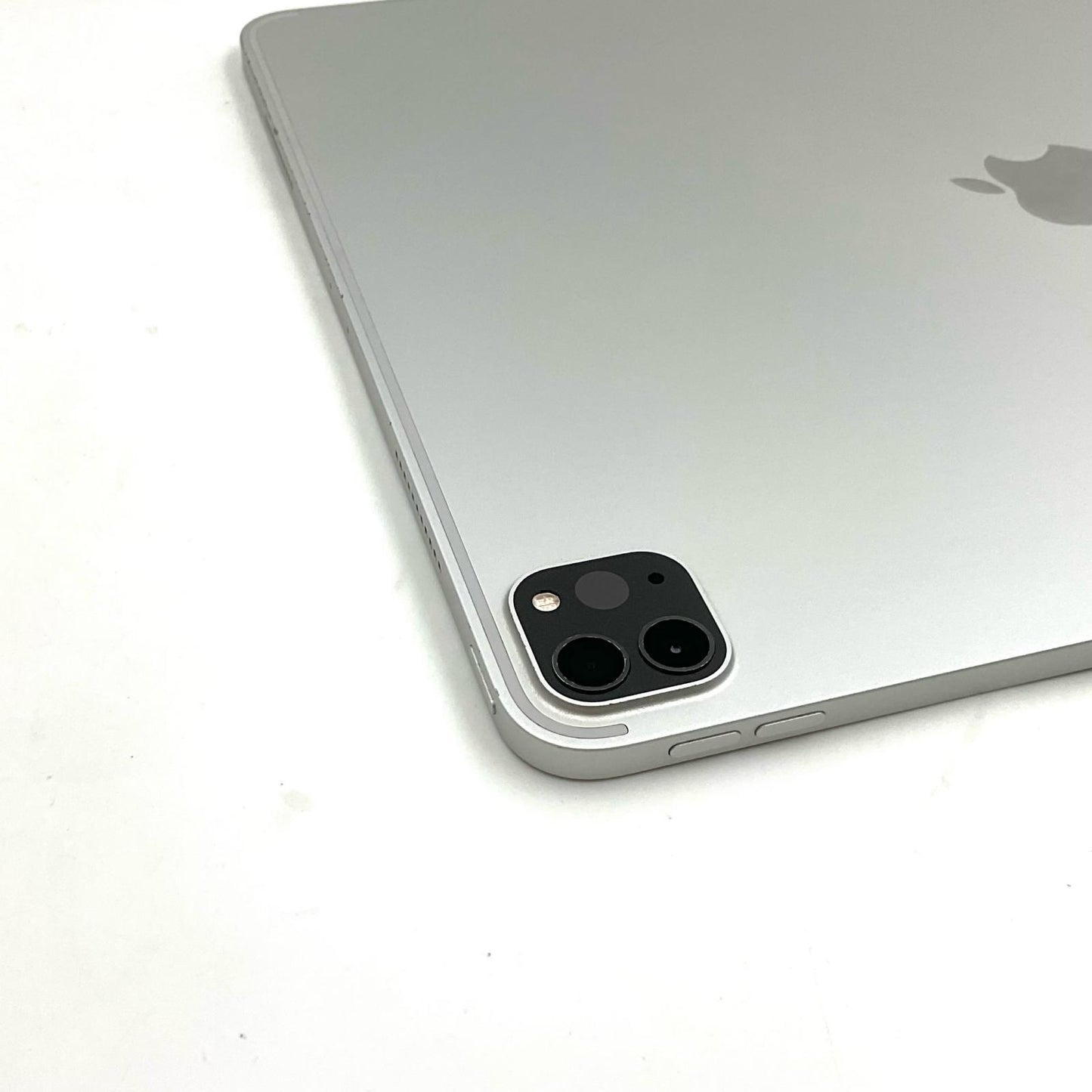【全額返金保証】【最速発送】Apple iPad Pro 12.9インチ 第5世代 256GB シルバー Wi-Fi 動作確認済