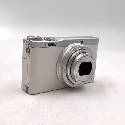 【全額返金保証】【最速発送】FUJIFILM コンパクトデジタルカメラ XQ2 WHITE ホワイト 動作確認済