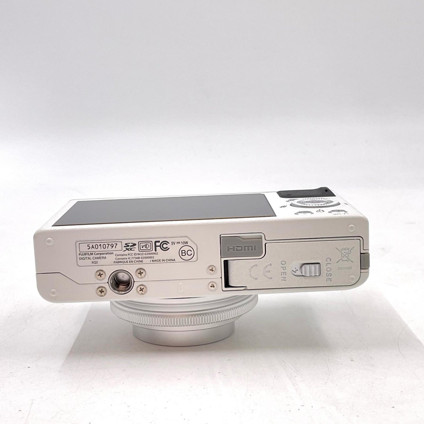 【全額返金保証】【最速発送】FUJIFILM コンパクトデジタルカメラ XQ2 WHITE ホワイト 動作確認済