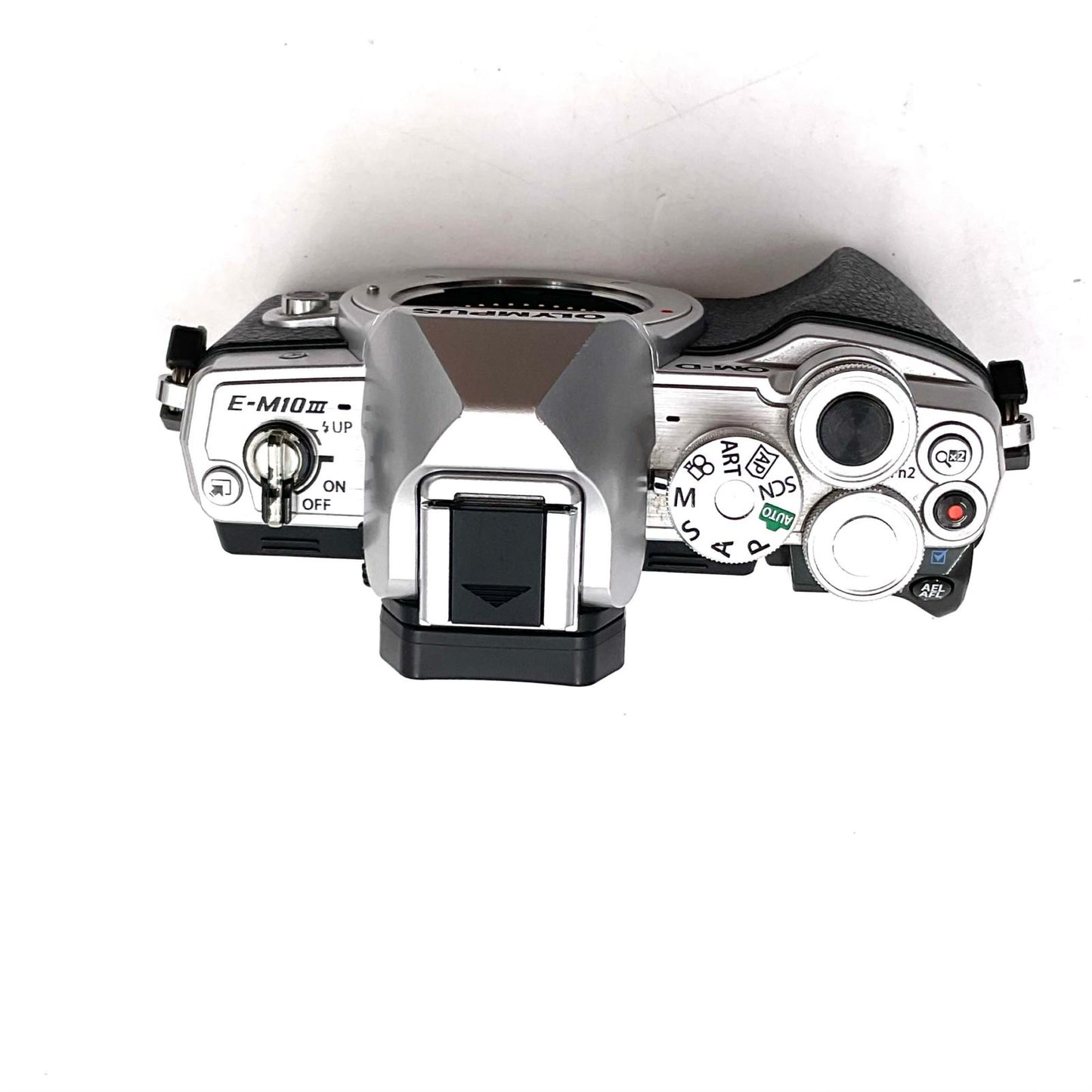 【最速発送】OLYMPUS デジタル一眼 OM-D E-M10 III シルバー ボディ【難有】