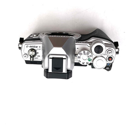 【最速発送】OLYMPUS デジタル一眼 OM-D E-M10 III シルバー ボディ【難有】
