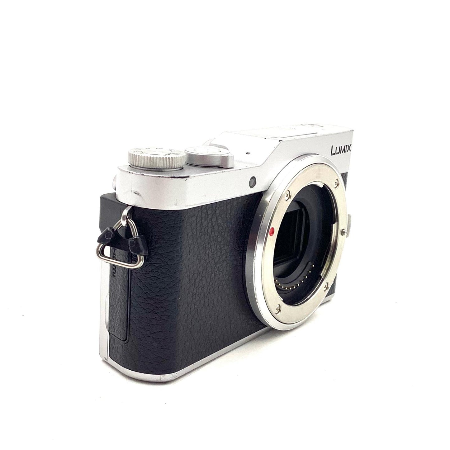 【全額返金保証】【最速発送】Panasonic デジタル一眼 LUMIX DC-GF9 シルバー ボディ 動作確認済