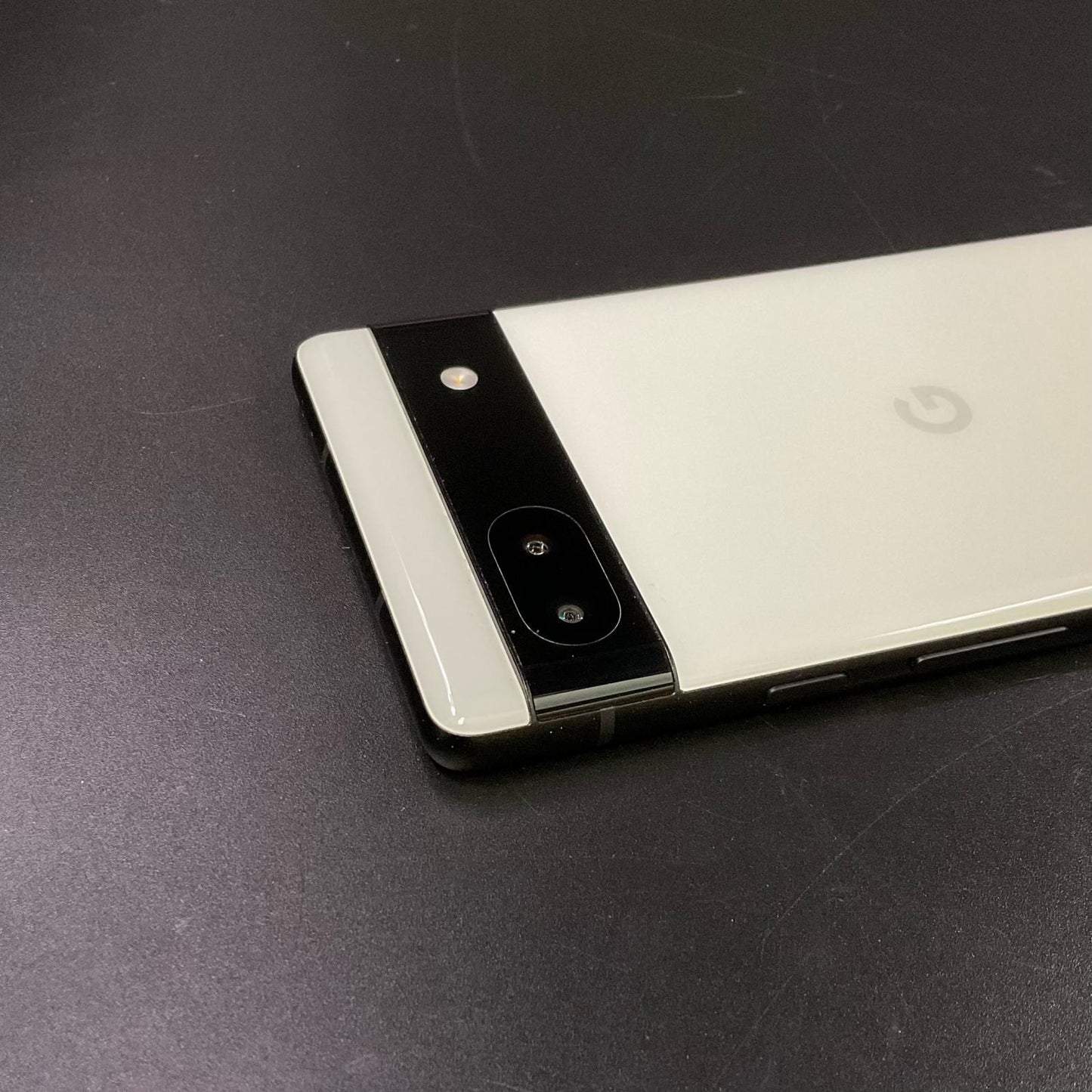 【最速発送】Google Pixel 6a 128GB Chalk au GB17L【難有】