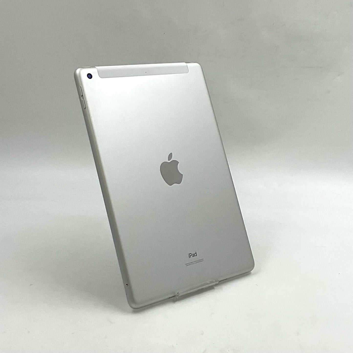 【全額返金保証】【最速発送】Apple iPad iPad 10.2インチ 第8世代 32GB シルバー WiFi+Cellular au 白ロム 動作確認済