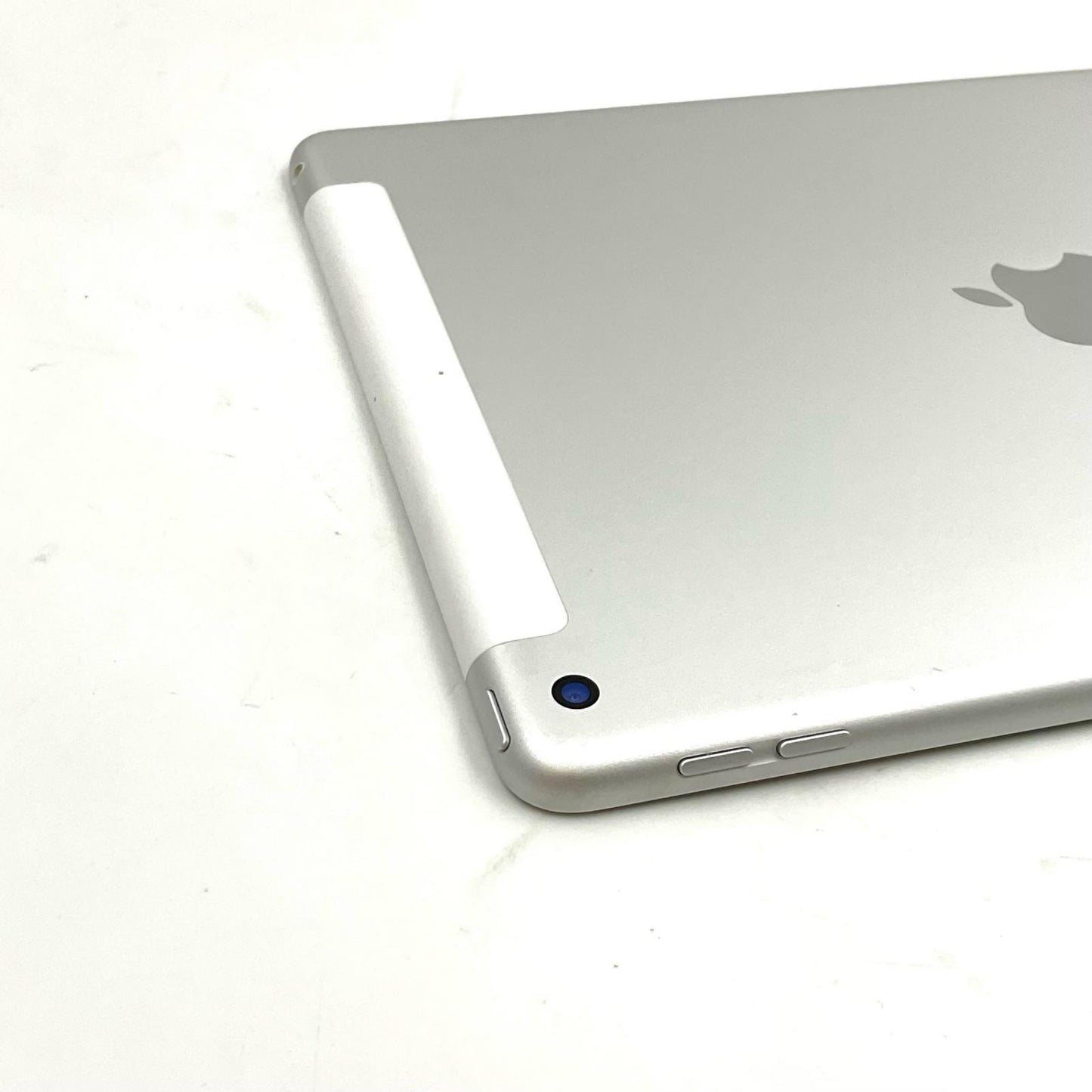 【全額返金保証】【最速発送】Apple iPad iPad 10.2インチ 第8世代 32GB シルバー WiFi+Cellular au 白ロム 動作確認済