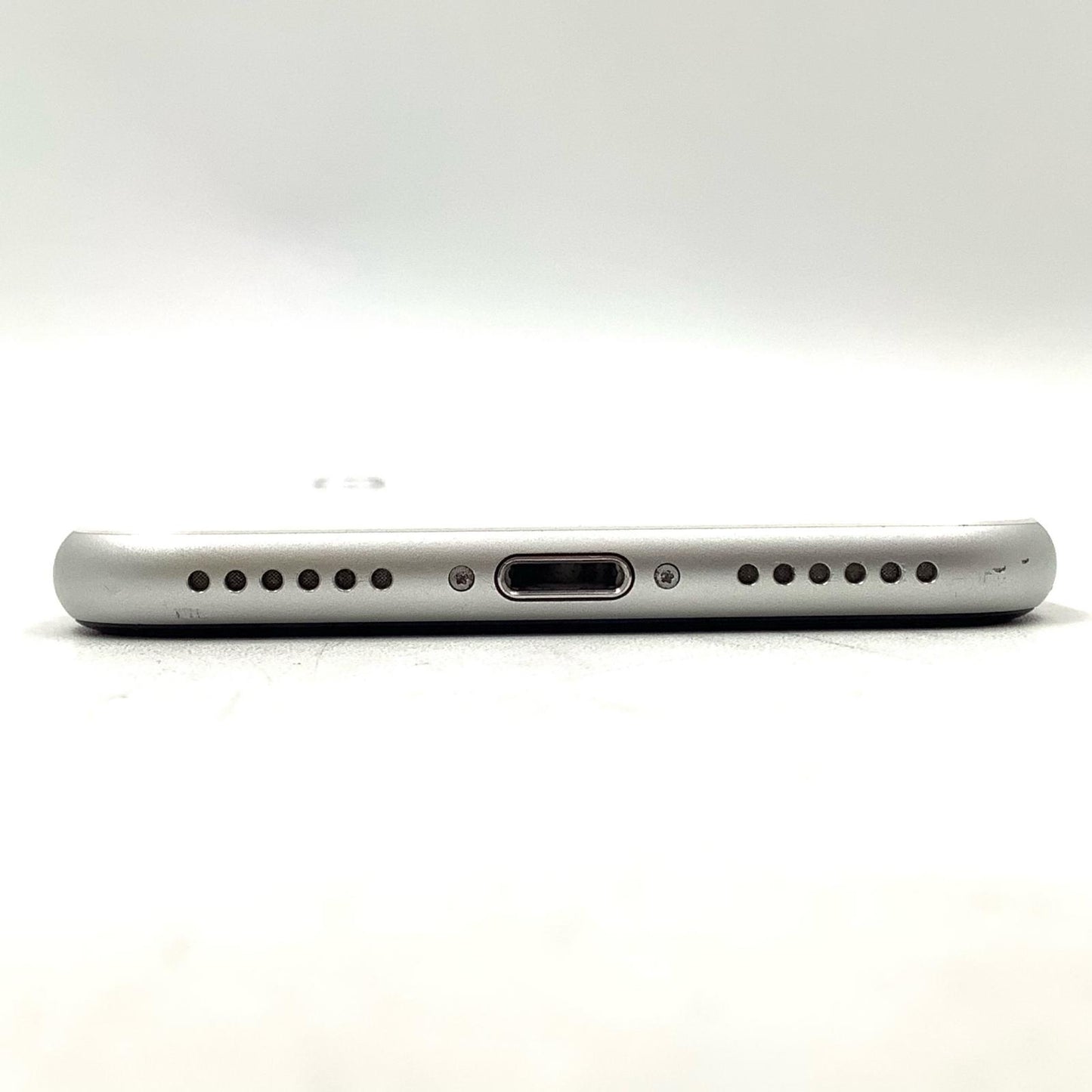 【全額返金保証】【最速発送】Apple iPhone iPhone SE（第2世代） 64GB ホワイト au SIMフリー 白ロム 動作確認済 74%
