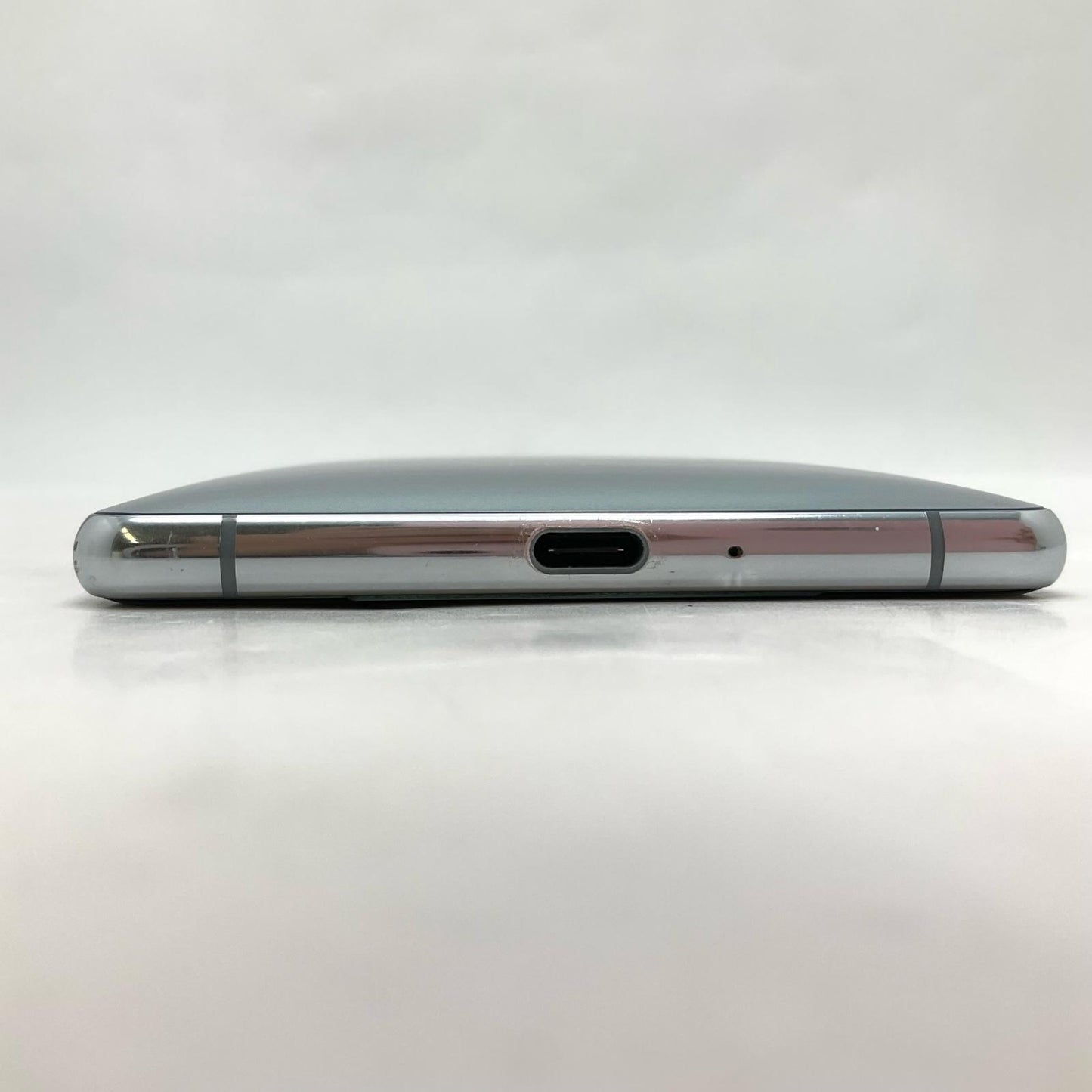 【全額返金保証】【最速発送】Sony Xperia XZ Premium 64GB クロムシルバー au SOV38 白ロム 動作確認済