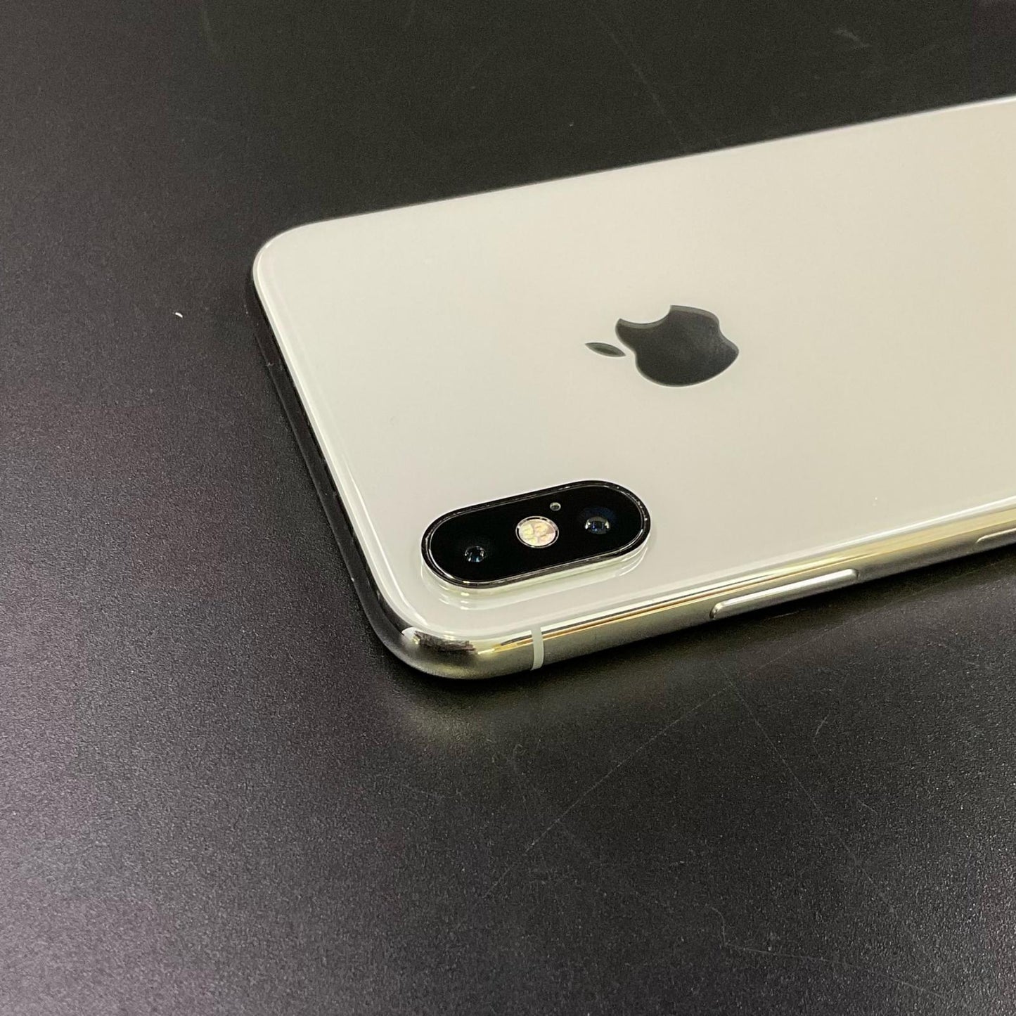 【全額返金保証】【最速発送】Apple iPhone iPhone X 64GB シルバー docomo 白ロム 動作確認済 61%