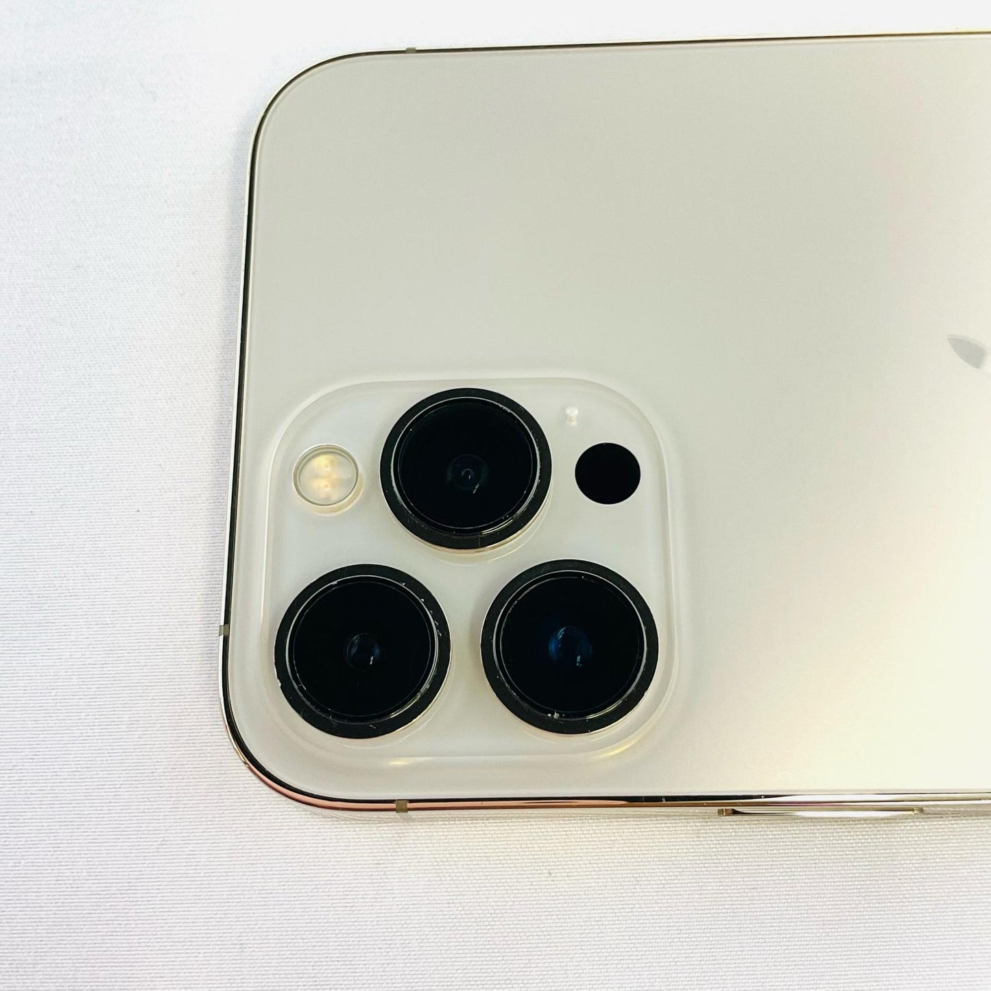 【全額返金保証】【最速発送】Apple iPhone iPhone 13 Pro Max 128GB ゴールド au 動作確認済 76%