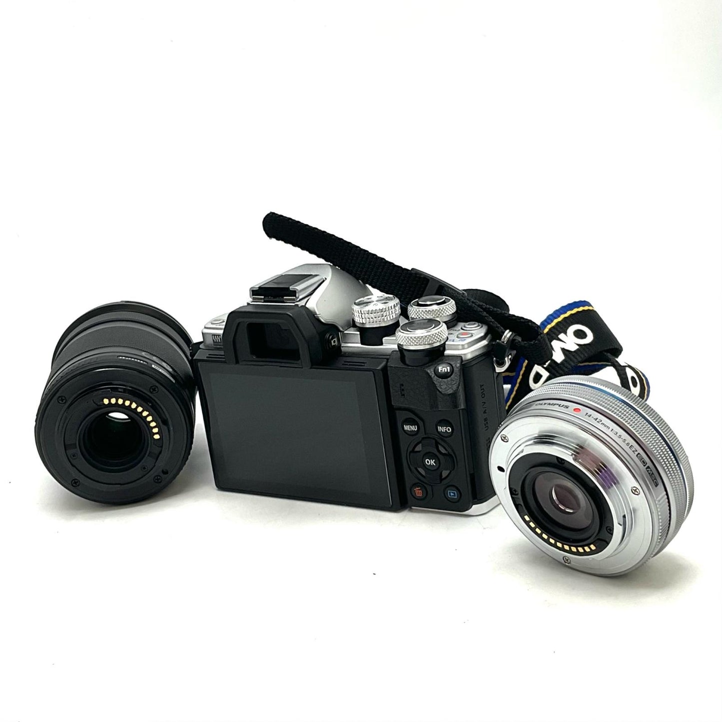 【全額返金保証】【最速発送】OLYMPUS デジタル一眼 OM-D E-M10 Mark II EZダブルズームキット シルバー 美品 動作確認済