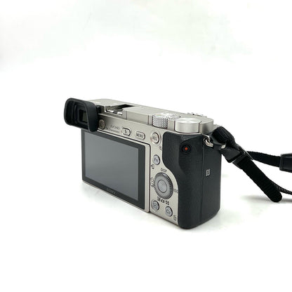 【最速発送】Sony デジタル一眼 α6000 ILCE-6000 ボディ [シルバー]【難有】