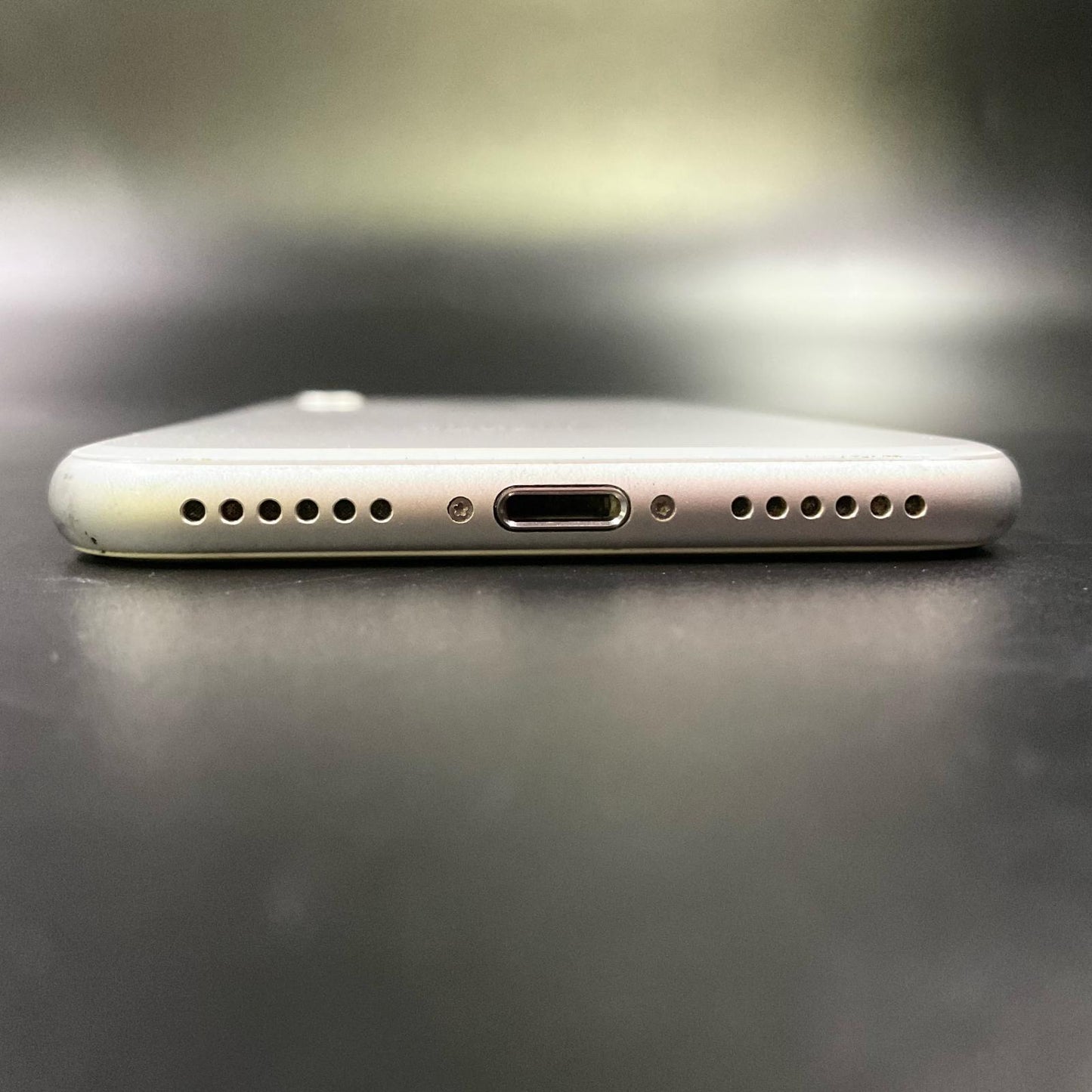 【全額返金保証】【最速発送】Apple iPhone iPhone 8 64GB シルバー Softbank SIMフリー 白ロム 動作確認済 82%