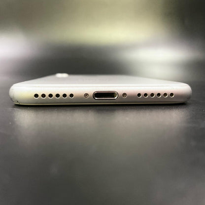 【全額返金保証】【最速発送】Apple iPhone iPhone 8 64GB シルバー Softbank SIMフリー 白ロム 動作確認済 82%