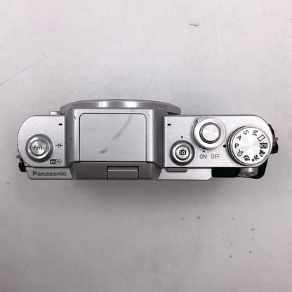 【全額返金保証】【最速発送】Panasonic デジタル一眼 LUMIX DMC-GF7 [シルバー] 動作確認済