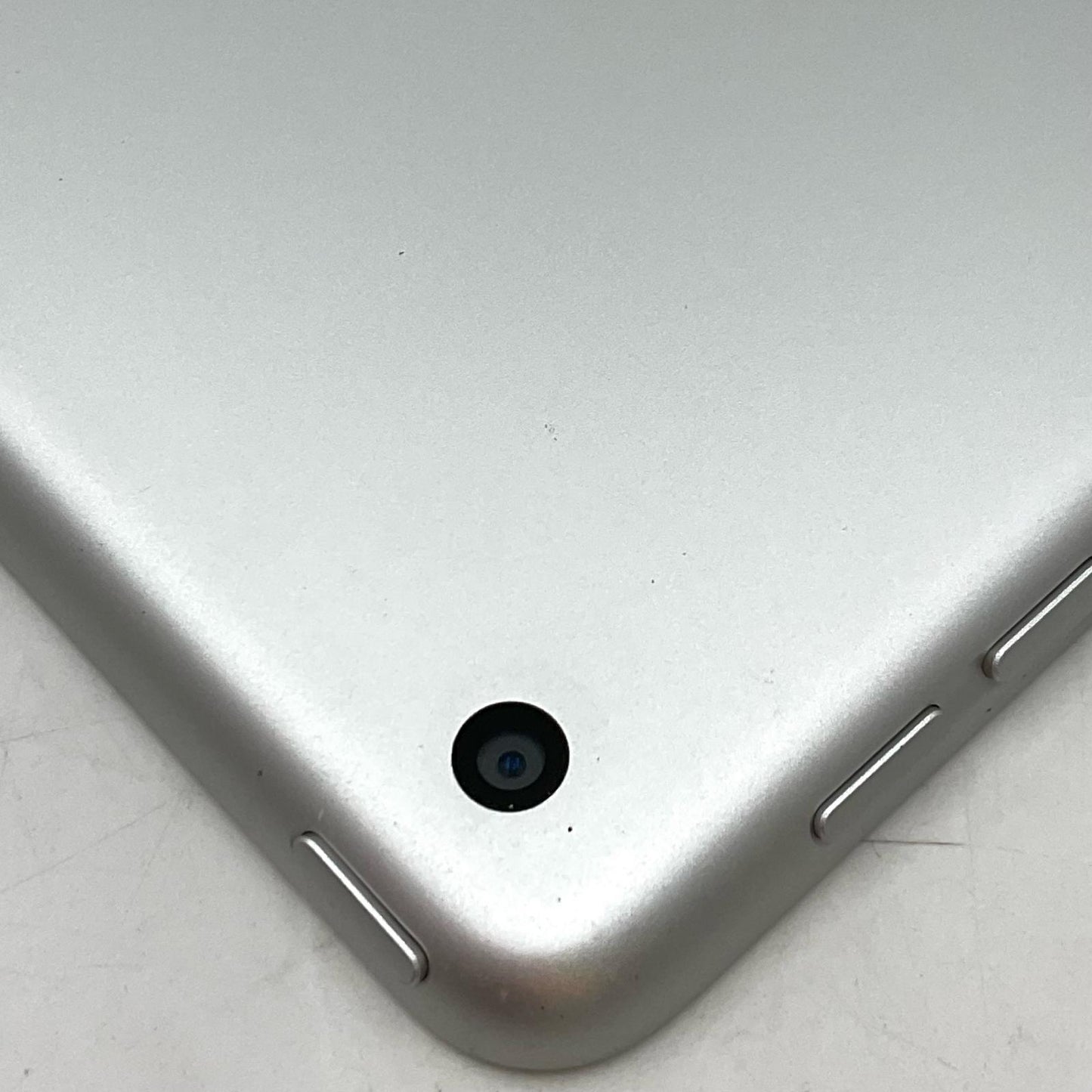 【全額返金保証】【最速発送】Apple iPad iPad 10.2インチ 第9世代 64GB シルバー Wi-Fi 動作確認済