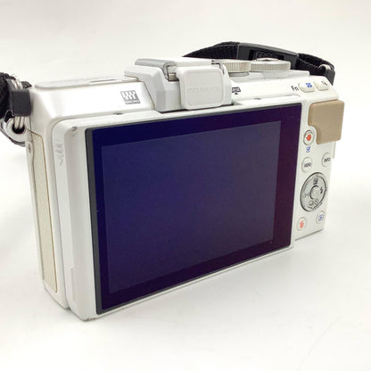 【全額返金保証】【最速発送】OLYMPUS デジタル一眼 PEN Lite E-PL7 ボディ [ホワイト] ホワイト 美品 動作確認済