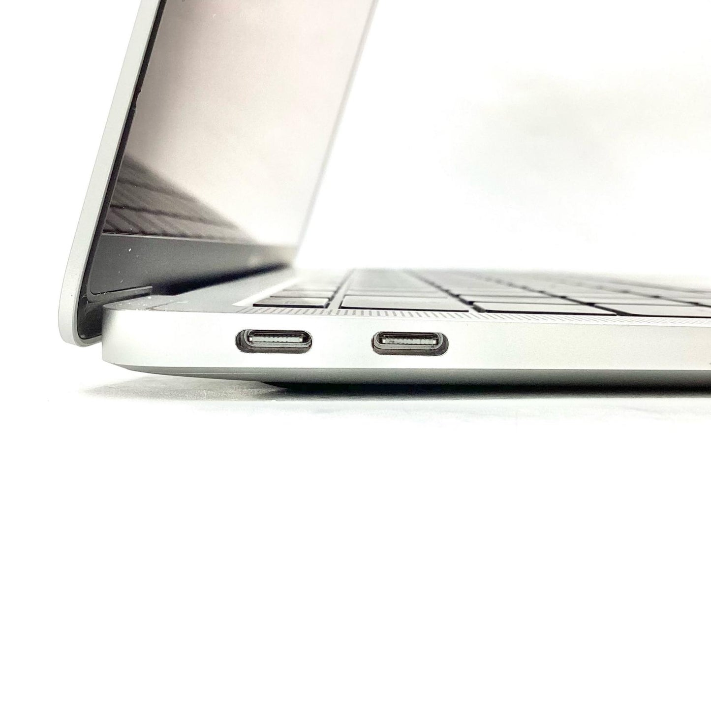 【全額返金保証】【最速発送】Apple MacBook Air 13.3インチ 2019 1.6GHz デュアルコア Intel Core i5 8GB 256GB シルバー 美品 動作確認済