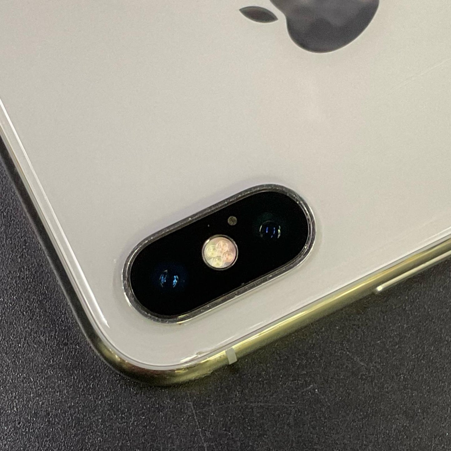 【全額返金保証】【最速発送】Apple iPhone iPhone X 64GB シルバー docomo 白ロム 動作確認済 83%
