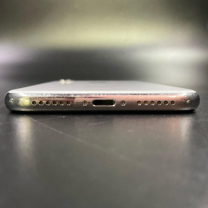 【全額返金保証】【最速発送】Apple iPhone iPhone X 64GB シルバー docomo 白ロム 動作確認済 83%