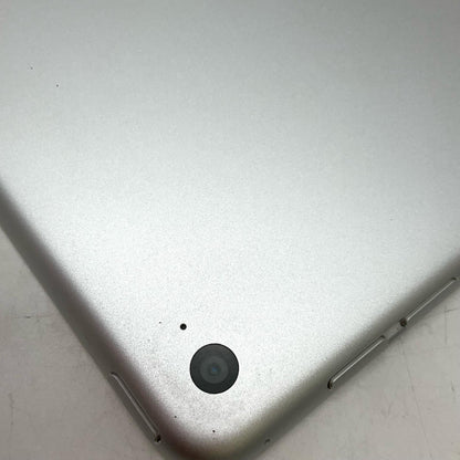 【最速発送】Apple iPad Air 第2世代 64GB シルバー Wi-Fi【難有】