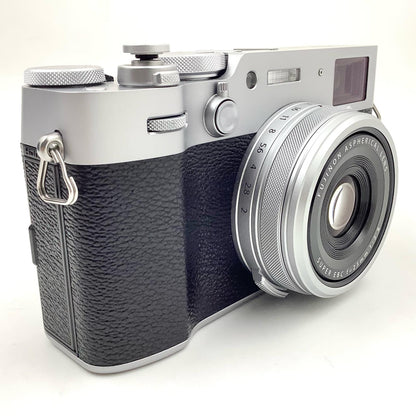 【全額返金保証】【最速発送】FUJIFILM コンパクトデジタルカメラ X100VI シルバー 美品 動作確認済
