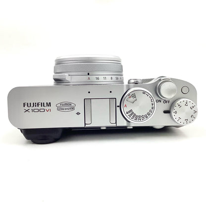 【全額返金保証】【最速発送】FUJIFILM コンパクトデジタルカメラ X100VI シルバー 美品 動作確認済